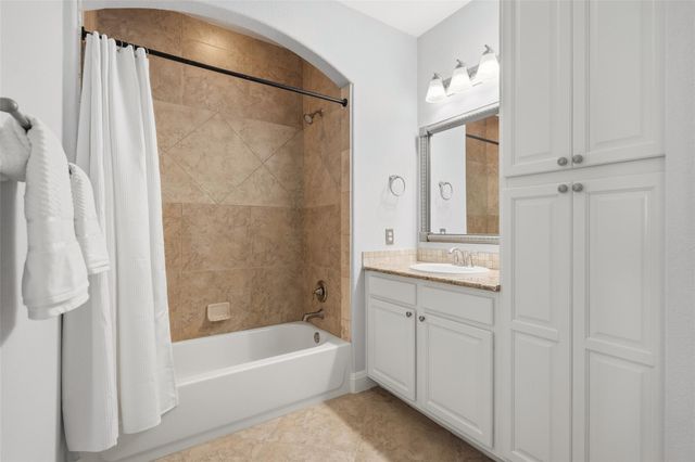 17813 Kingfisher Ridge DR, Lago Vista, TX 78645