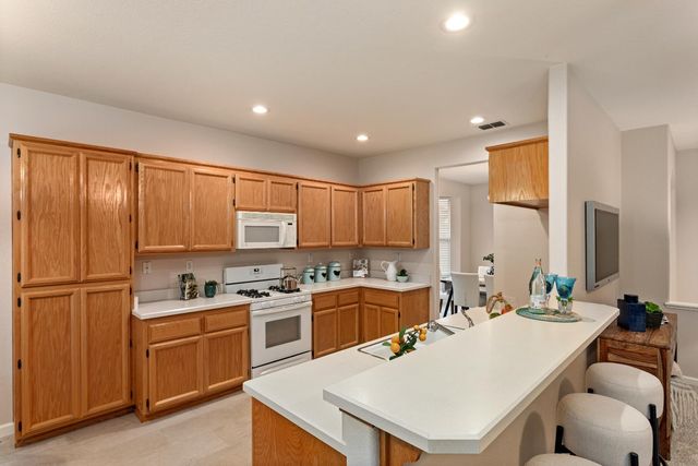 4001 Coldwater Dr, Rocklin, CA 95765