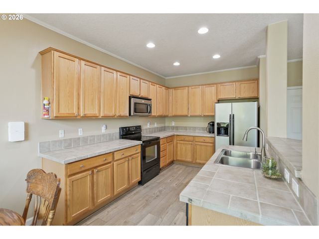 22908 Ne CHINOOK St, Wood Village, OR 97060