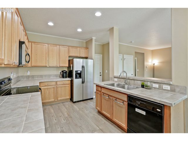22908 Ne CHINOOK St, Wood Village, OR 97060