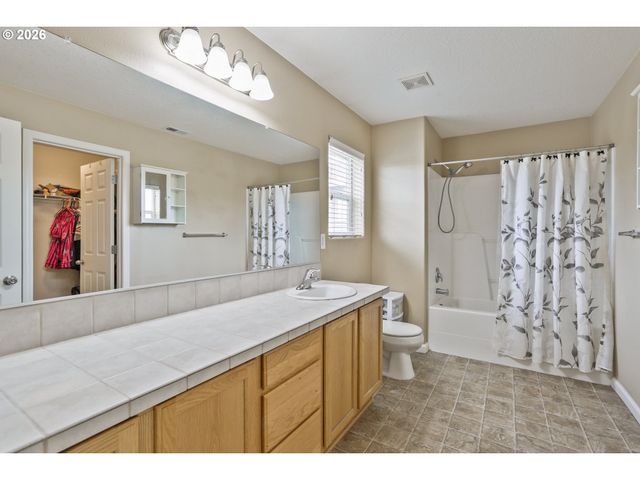22908 Ne CHINOOK St, Wood Village, OR 97060