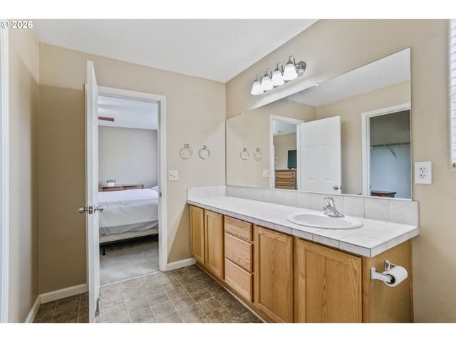 22908 Ne CHINOOK St, Wood Village, OR 97060