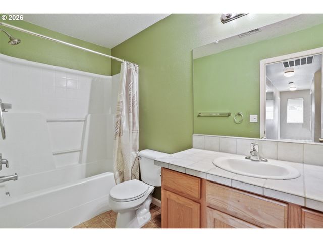 22908 Ne CHINOOK St, Wood Village, OR 97060
