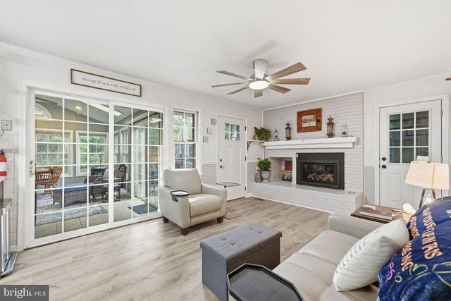 8114 HILLCREST DR, Manassas, VA 20111