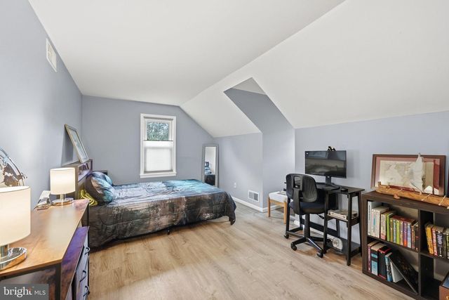 8114 HILLCREST DR, Manassas, VA 20111