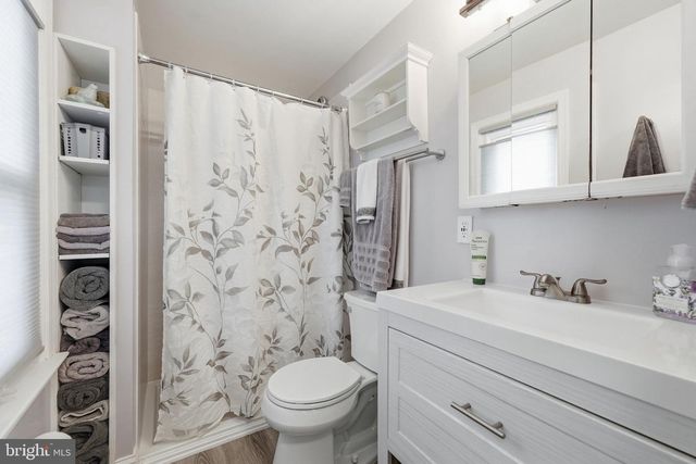 8114 HILLCREST DR, Manassas, VA 20111