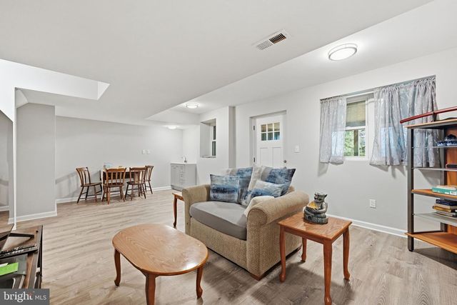 8114 HILLCREST DR, Manassas, VA 20111