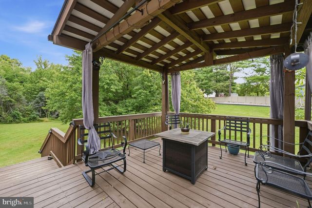 8114 HILLCREST DR, Manassas, VA 20111