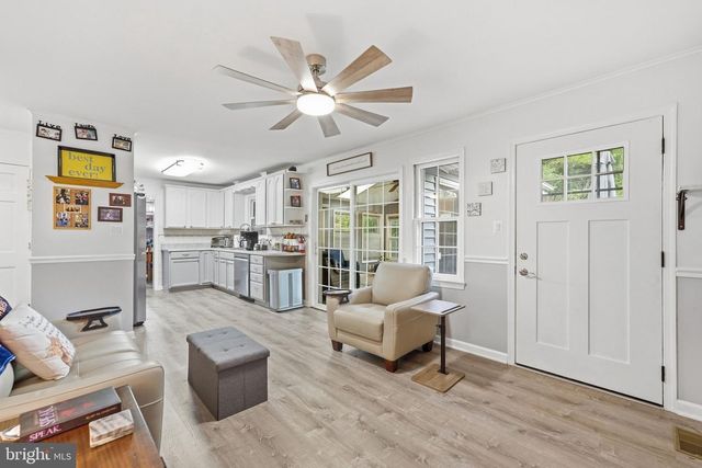 8114 HILLCREST DR, Manassas, VA 20111