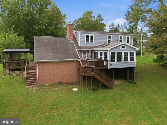 8114 HILLCREST DR, Manassas, VA 20111