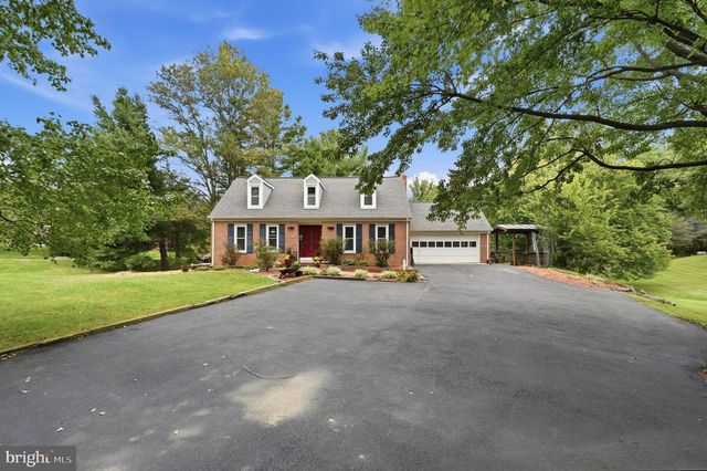 8114 HILLCREST DR, Manassas, VA 20111