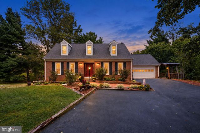 8114 HILLCREST DR, Manassas, VA 20111