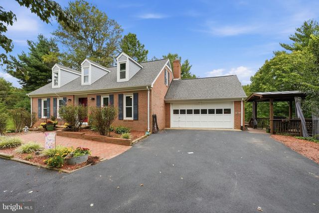 8114 HILLCREST DR, Manassas, VA 20111