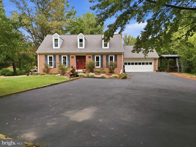 8114 HILLCREST DR, Manassas, VA 20111
