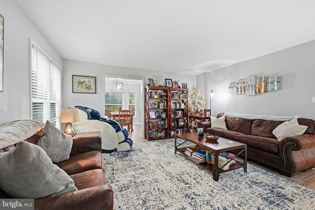 8114 HILLCREST DR, Manassas, VA 20111