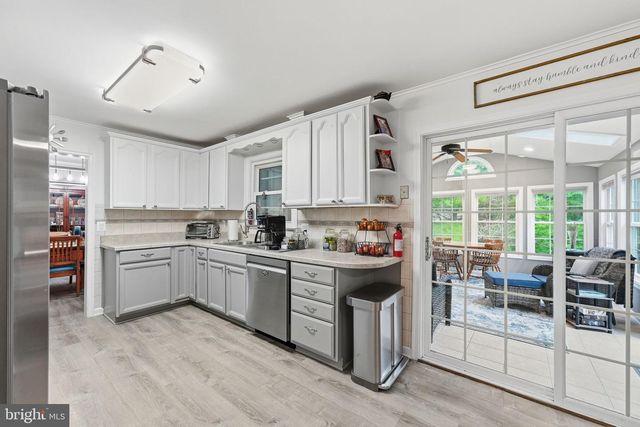 8114 HILLCREST DR, Manassas, VA 20111