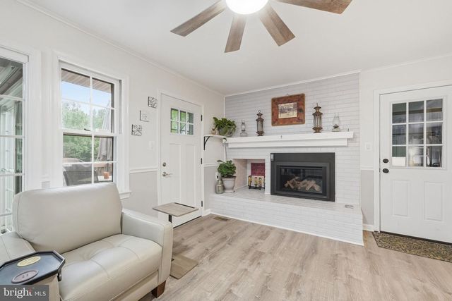 8114 HILLCREST DR, Manassas, VA 20111