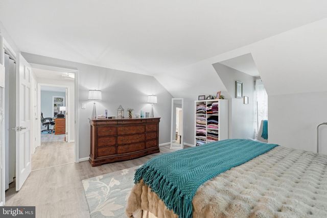 8114 HILLCREST DR, Manassas, VA 20111
