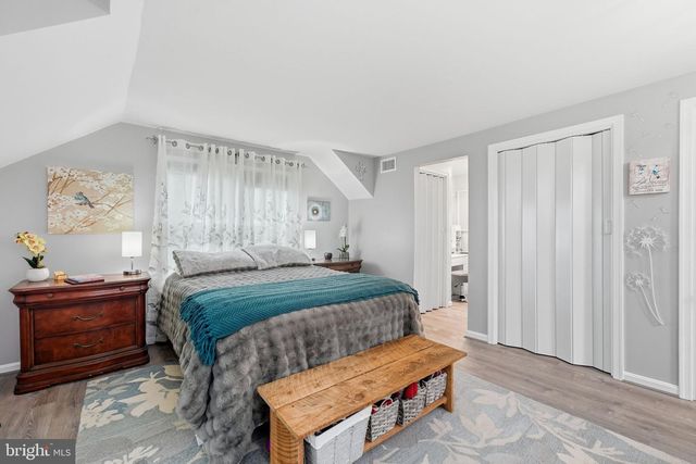 8114 HILLCREST DR, Manassas, VA 20111