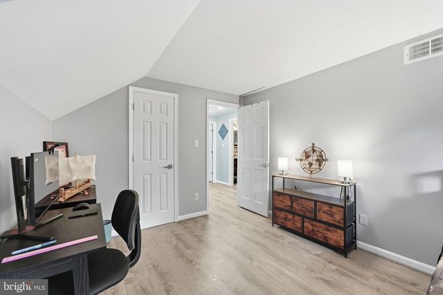 8114 HILLCREST DR, Manassas, VA 20111
