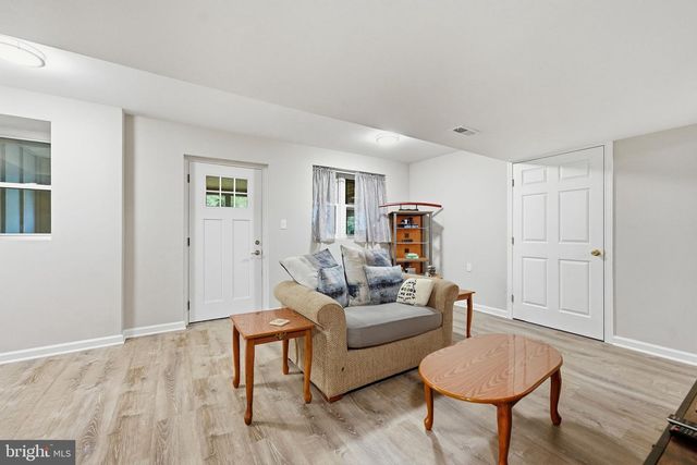 8114 HILLCREST DR, Manassas, VA 20111
