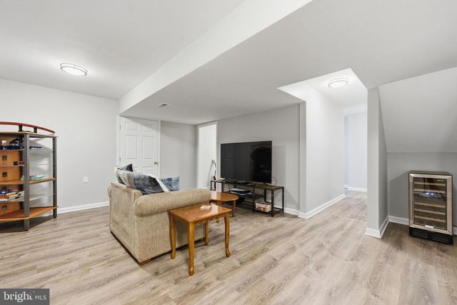 8114 HILLCREST DR, Manassas, VA 20111