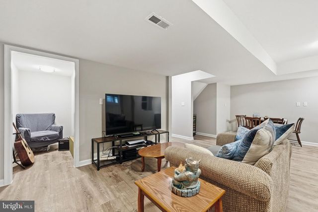 8114 HILLCREST DR, Manassas, VA 20111
