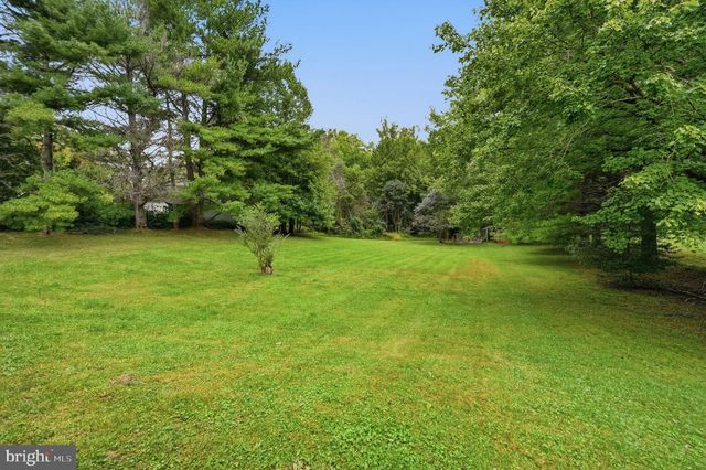 8114 HILLCREST DR, Manassas, VA 20111