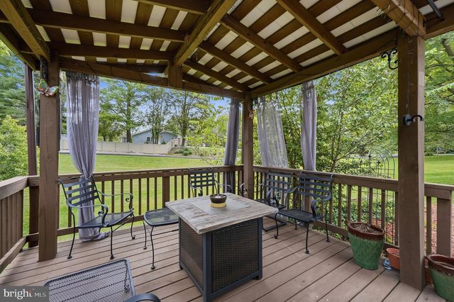 8114 HILLCREST DR, Manassas, VA 20111