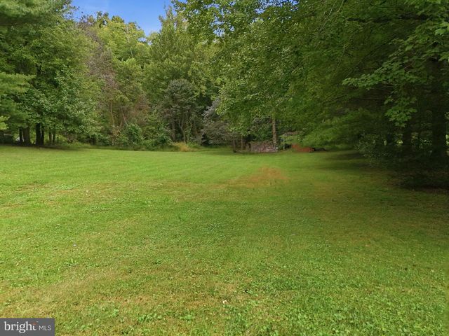 8114 HILLCREST DR, Manassas, VA 20111