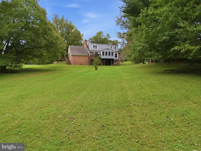 8114 HILLCREST DR, Manassas, VA 20111