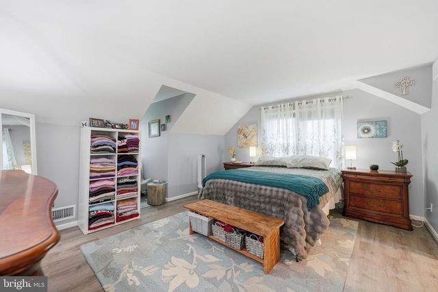 8114 HILLCREST DR, Manassas, VA 20111