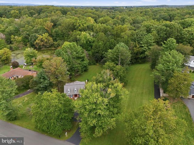 8114 HILLCREST DR, Manassas, VA 20111
