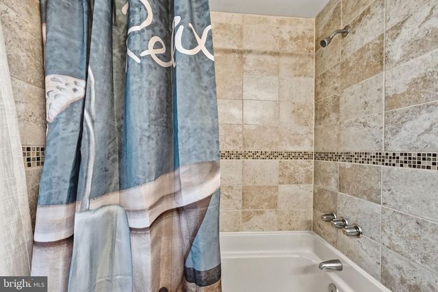 8114 HILLCREST DR, Manassas, VA 20111