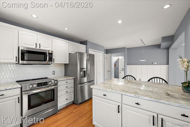 1904 Manchester Boulevard, Grosse Pointe Woods, MI 48236