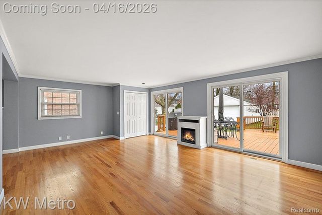 1904 Manchester Boulevard, Grosse Pointe Woods, MI 48236