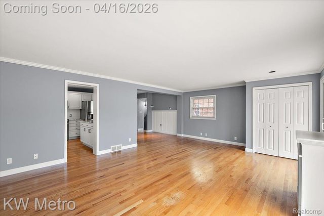 1904 Manchester Boulevard, Grosse Pointe Woods, MI 48236