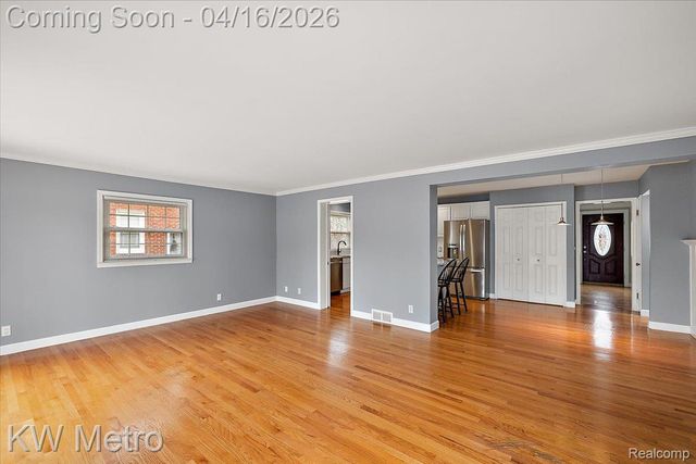 1904 Manchester Boulevard, Grosse Pointe Woods, MI 48236