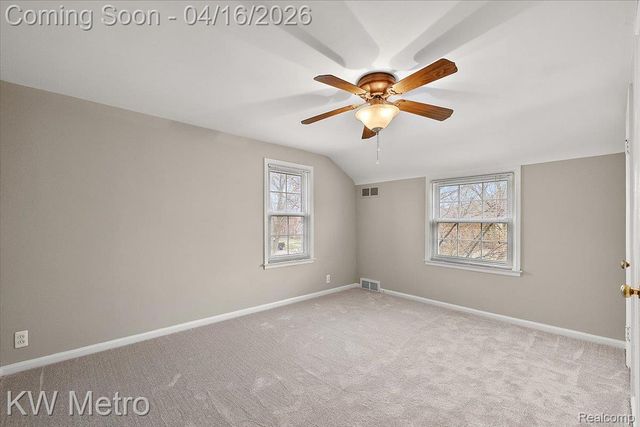 1904 Manchester Boulevard, Grosse Pointe Woods, MI 48236