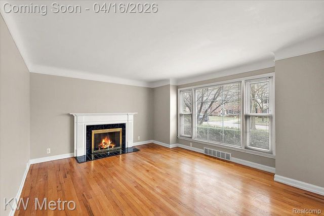 1904 Manchester Boulevard, Grosse Pointe Woods, MI 48236