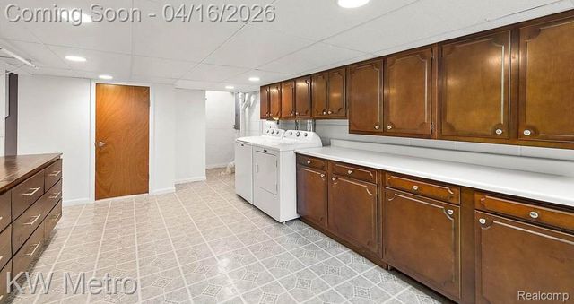 1904 Manchester Boulevard, Grosse Pointe Woods, MI 48236