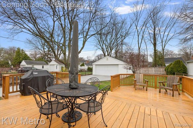 1904 Manchester Boulevard, Grosse Pointe Woods, MI 48236