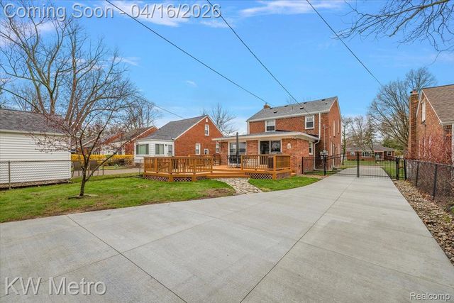 1904 Manchester Boulevard, Grosse Pointe Woods, MI 48236