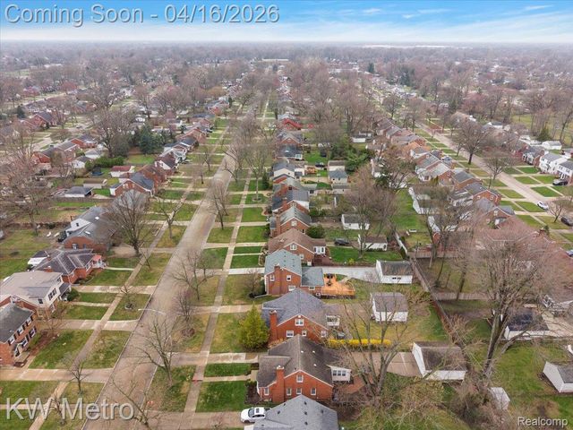 1904 Manchester Boulevard, Grosse Pointe Woods, MI 48236