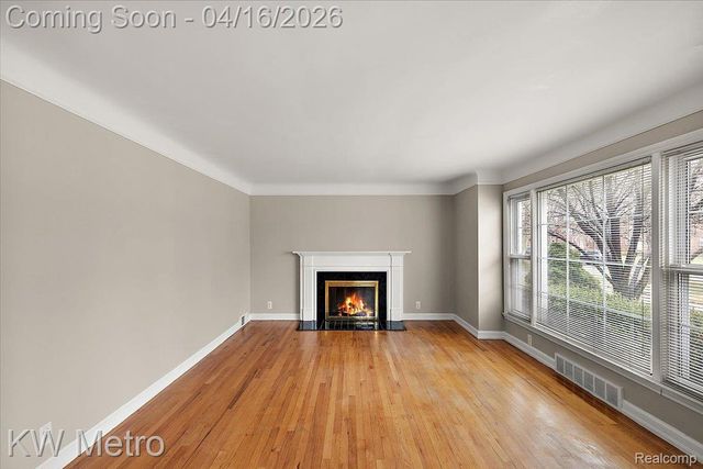 1904 Manchester Boulevard, Grosse Pointe Woods, MI 48236