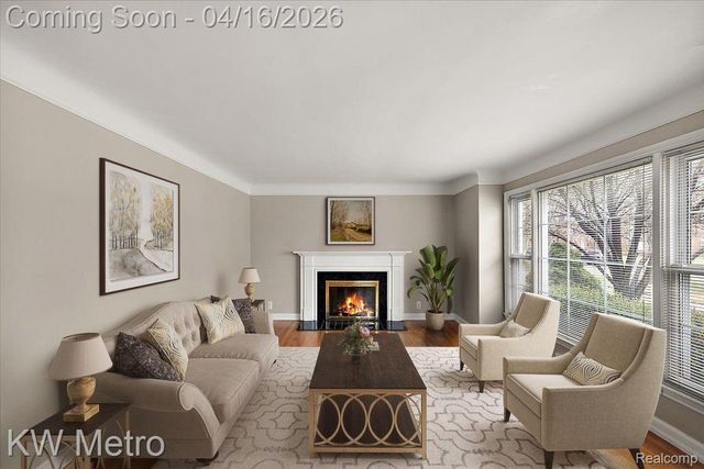 1904 Manchester Boulevard, Grosse Pointe Woods, MI 48236