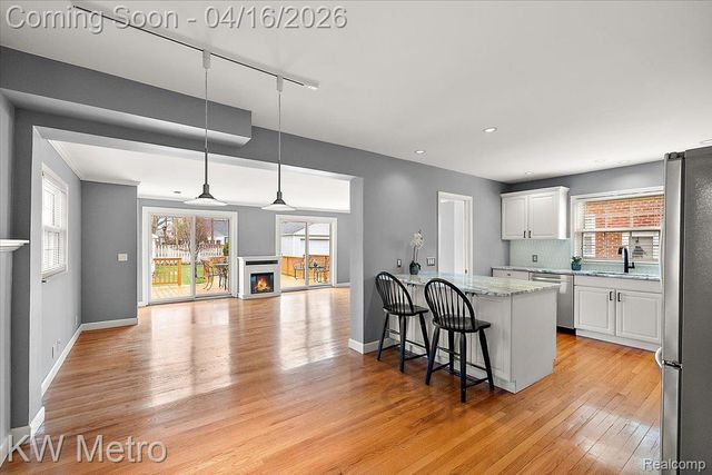 1904 Manchester Boulevard, Grosse Pointe Woods, MI 48236