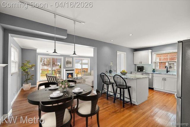 1904 Manchester Boulevard, Grosse Pointe Woods, MI 48236