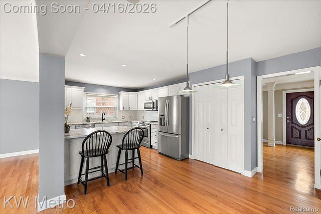 1904 Manchester Boulevard, Grosse Pointe Woods, MI 48236