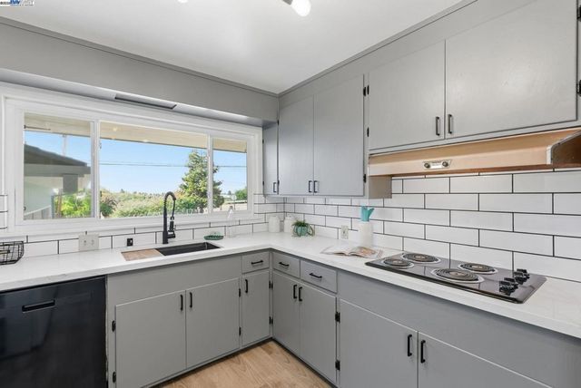 2724 Benedict Dr, San Leandro, CA 94577